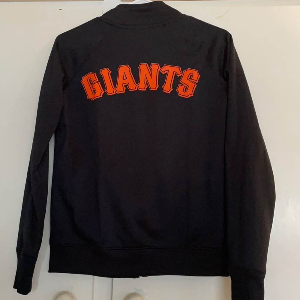 SF Giants zip up